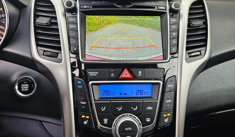 Hyundai i30 blue 1.6 CRDi DCT Passion full