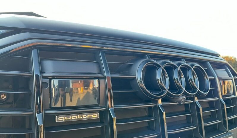Audi Q7 full