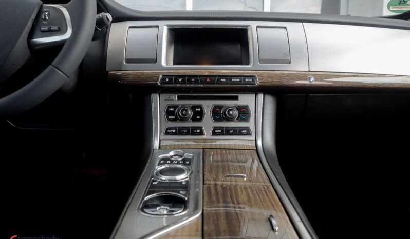Jaguar XF 2.2 D Luxury full