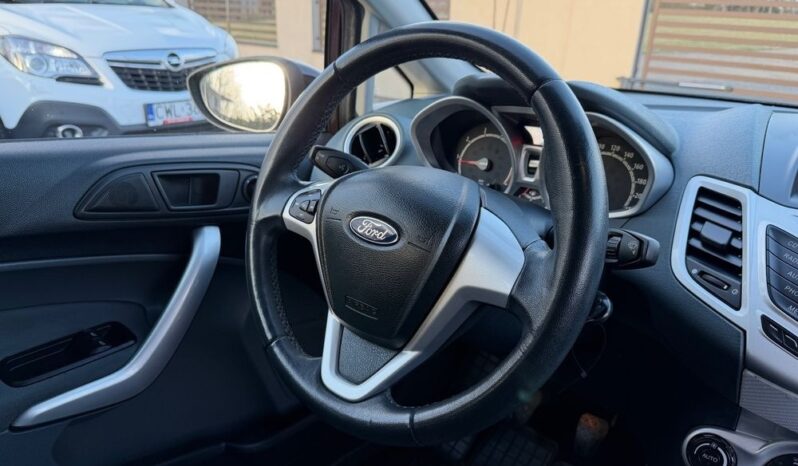 Ford Fiesta 1.25 82KM; Top Stan; Piękny kolor; Titanium; FV Marża; Zarejestrowana! full