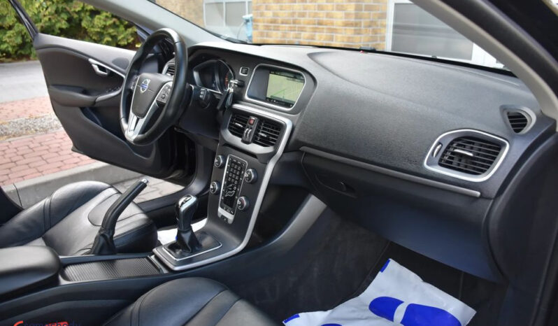 Volvo V40 D2 Drive-E Summum full