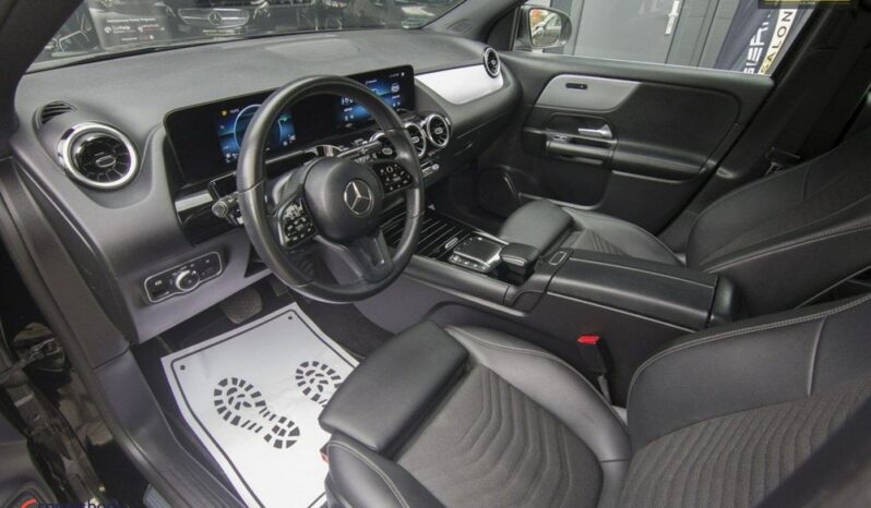 Mercedes-Benz GLA full