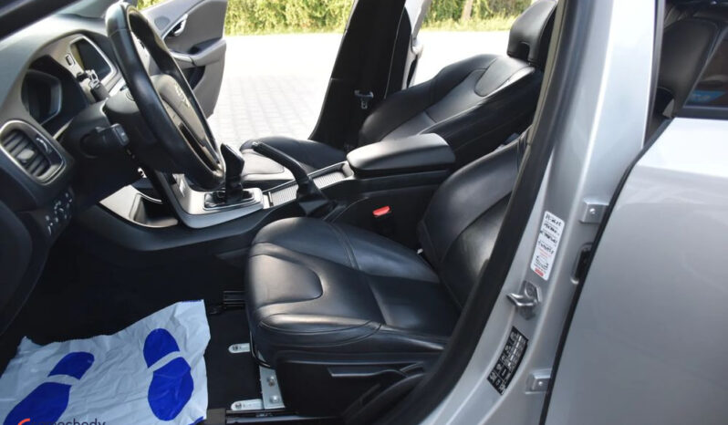 Volvo V40 D2 Momentum full