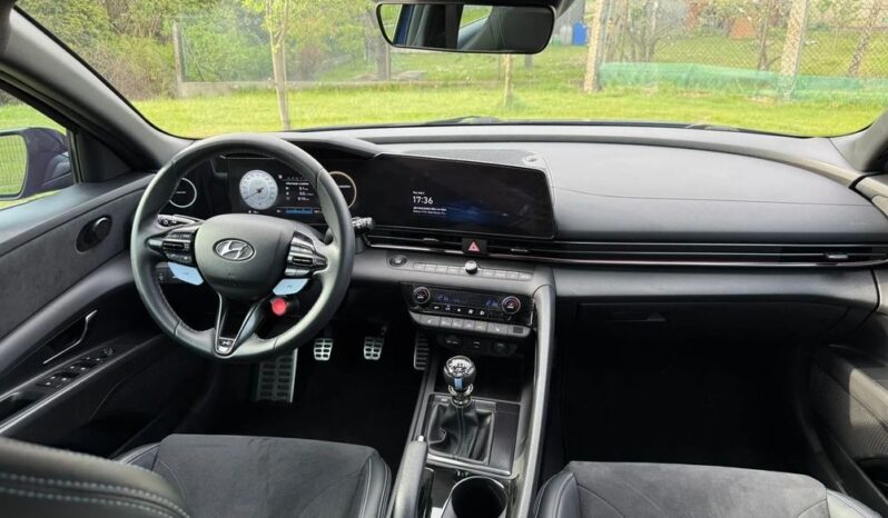 Hyundai Elantra full