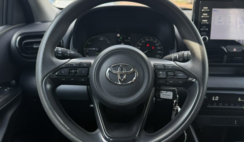 Toyota Yaris Salon Polska Poleasingowy I właściciel Serwis ASO VAT 23% Bezwypadkowy IV (2020-) full