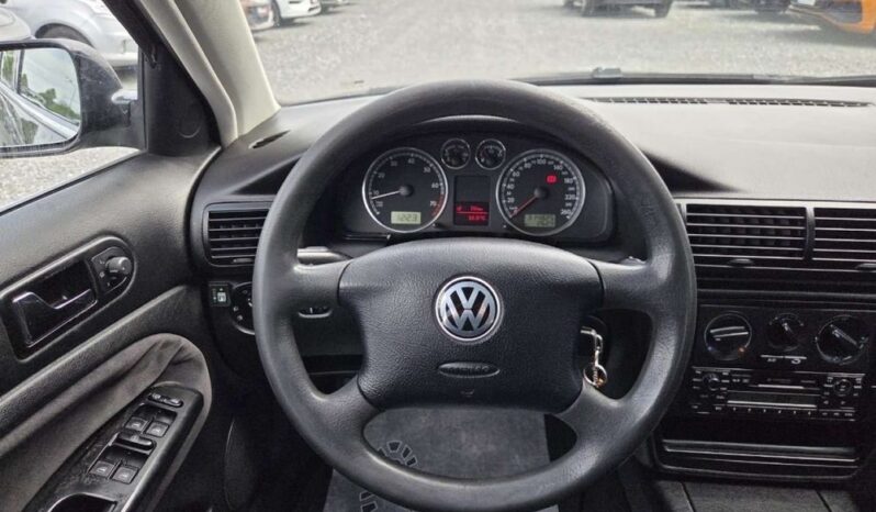 Volkswagen Passat full