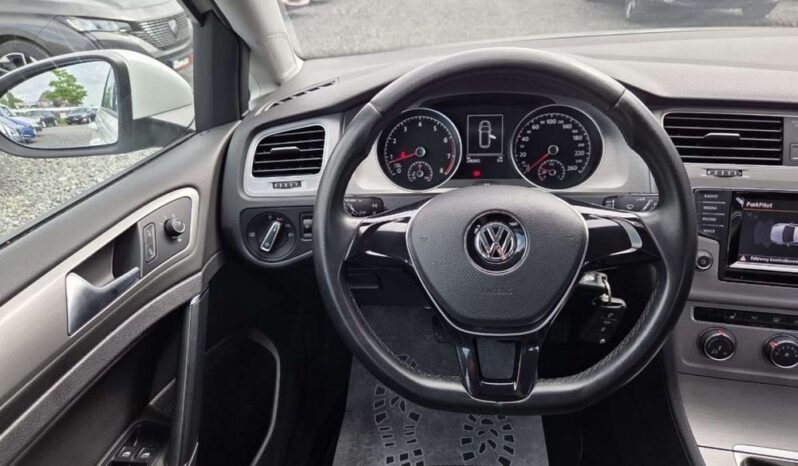 Volkswagen Golf full