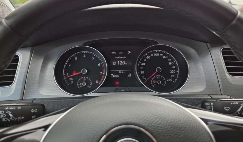 Volkswagen Golf full