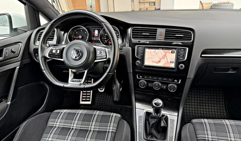 Volkswagen Golf GTD (BlueMotion Technology) full