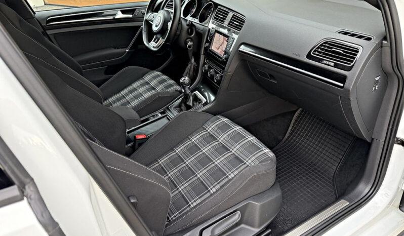 Volkswagen Golf GTD (BlueMotion Technology) full