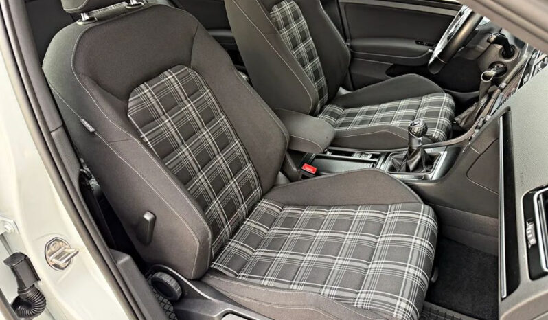 Volkswagen Golf GTD (BlueMotion Technology) full