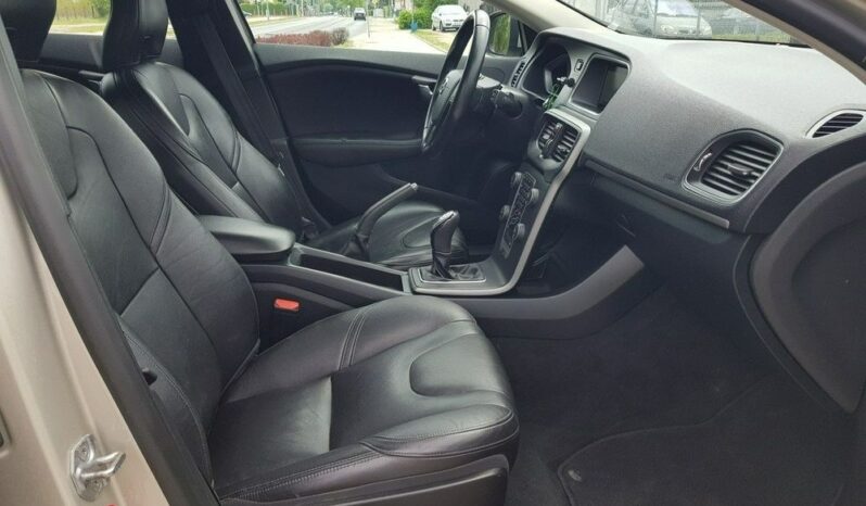 Volvo V40 T3 full