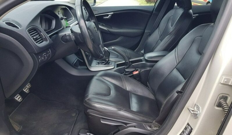 Volvo V40 T3 full