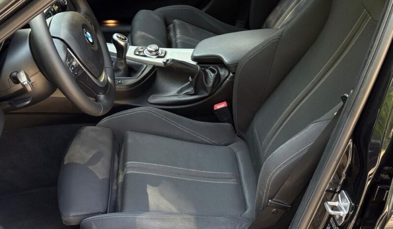 BMW Seria 3 318d Sport Line full