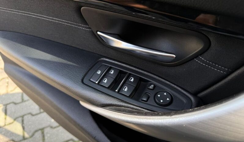 BMW Seria 3 318d Sport Line full