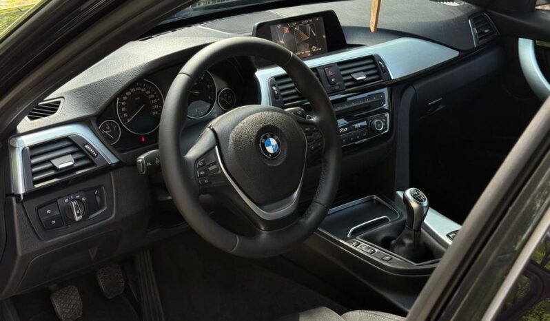 BMW Seria 3 318d Sport Line full