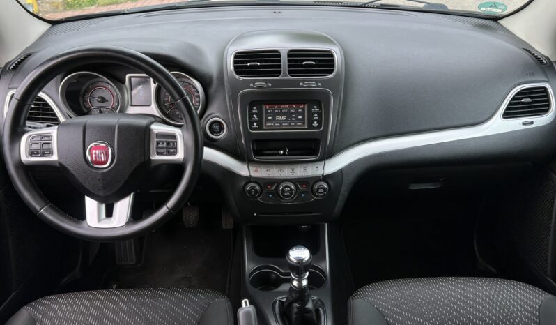 FIAT FREEMONT URBAN 2.0 M-JET 140KM FWD – 7 OSOBOWY – GRZANE FOTELE – MANUAL full