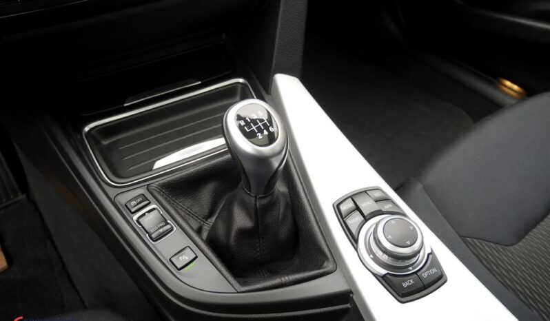 BMW Seria 3 318d DPF Edition Exclusive full