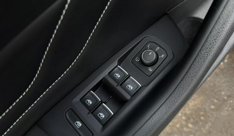 Volkswagen Passat Klimatronic 3-stref, Podgrz. fotele, Podgrz. szyba, Skóra/Alcantara B8 (2014-2023) full