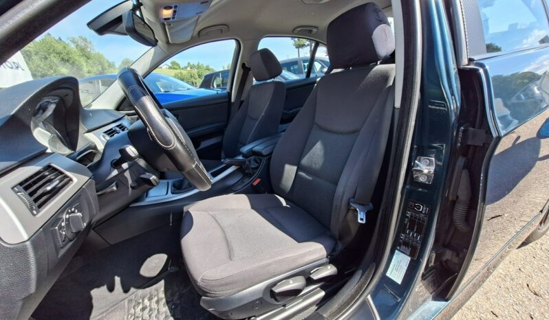 BMW 318 RWD, Klimatronic 2-stref., Podgrzewane fotele, Czujniki parkowania E90 (2005-2012) full