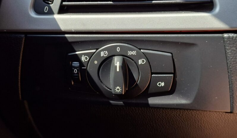 BMW 318 RWD, Klimatronic 2-stref., Podgrzewane fotele, Czujniki parkowania E90 (2005-2012) full