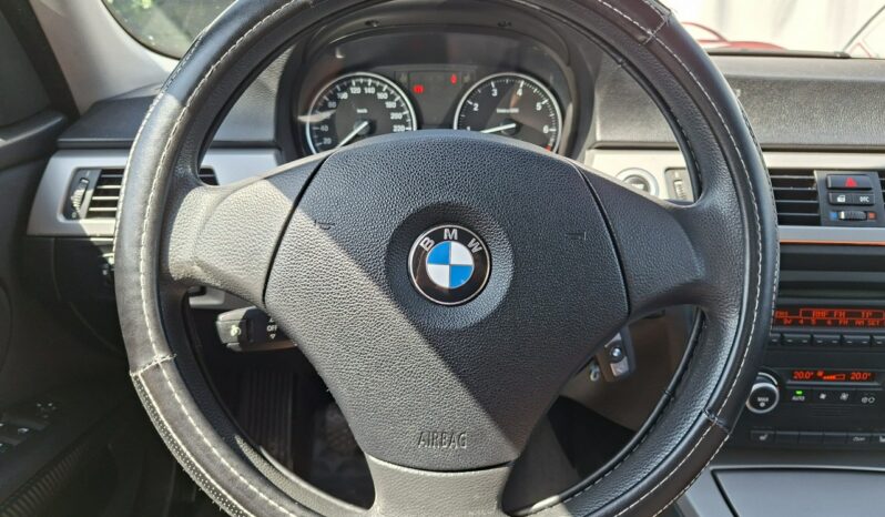 BMW 318 RWD, Klimatronic 2-stref., Podgrzewane fotele, Czujniki parkowania E90 (2005-2012) full