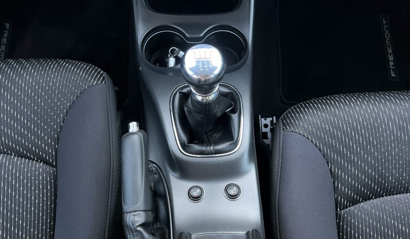 FIAT FREEMONT URBAN 2.0 M-JET 140KM FWD – KLIMA – 7 FOTELI – DUŻY EKRAN full