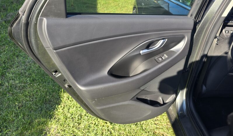 Kompakt Hyundai i30 2023 Benzyna Automatyczna FWD (przód) Szary 5 5 Polska Metalik full