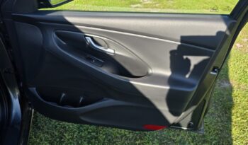 Kompakt Hyundai i30 2023 Benzyna Automatyczna FWD (przód) Szary 5 5 Polska Metalik full
