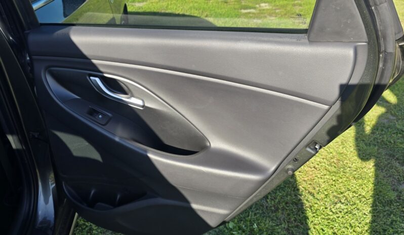 Kompakt Hyundai i30 2023 Benzyna Automatyczna FWD (przód) Szary 5 5 Polska Metalik full