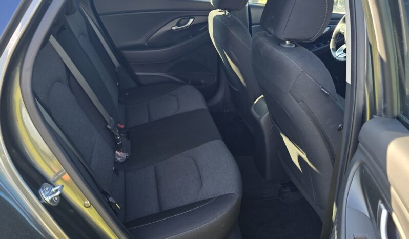 Kompakt Hyundai i30 2023 Benzyna Automatyczna FWD (przód) Szary 5 5 Polska Metalik full