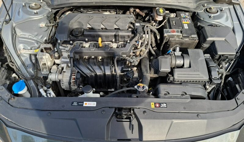 Hyundai Elantra Klimatyzacja, PL Salon, Czujniki parkowania, 2 komplety opon VII (2021-) full