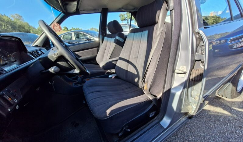 Mercedes E 200 Elektryczne szyby, Elektryczne lusterka, Skrzynia manualna W124 (1984-1997) full
