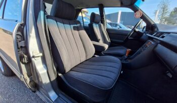 Mercedes E 200 Elektryczne szyby, Elektryczne lusterka, Skrzynia manualna W124 (1984-1997) full