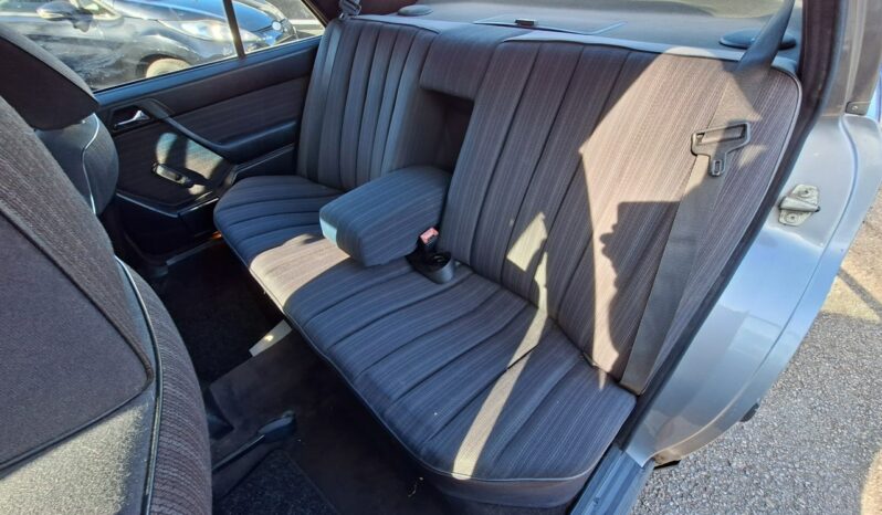 Mercedes E 200 Elektryczne szyby, Elektryczne lusterka, Skrzynia manualna W124 (1984-1997) full