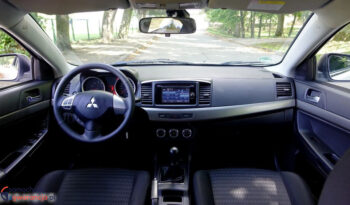 . Kamera .. Klimatronik .. Grzane fotele .. Bi-Xenon z doświetlaniem . full