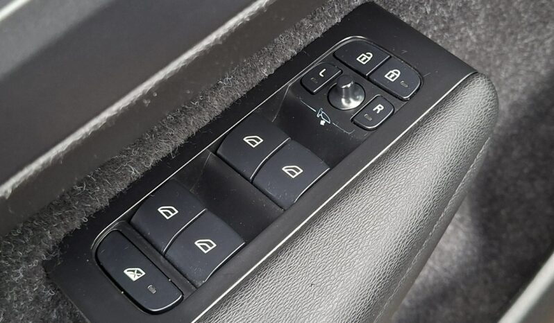 Volvo XC 40 Klimatronic, Nawigacja, CarPlay/AndroidAuto, PDC full
