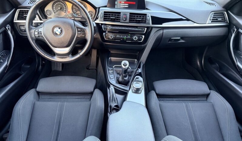 BMW Seria 3 318d Sport Line full