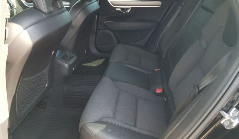 Volvo V90 D4 Momentum full