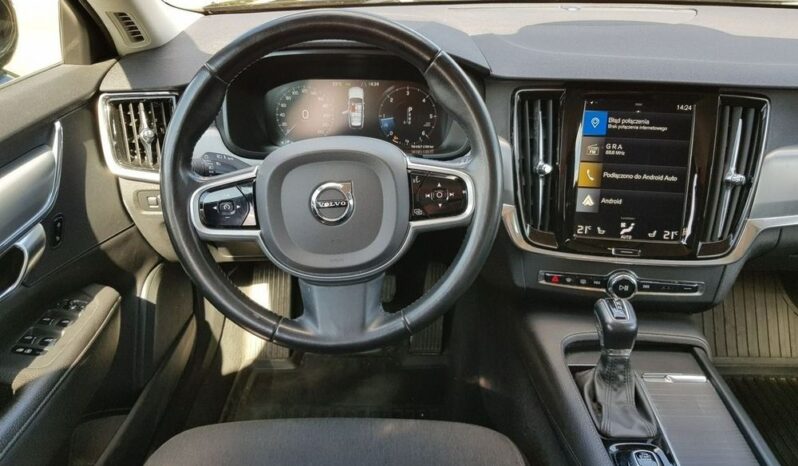 Volvo V90 D4 Momentum full