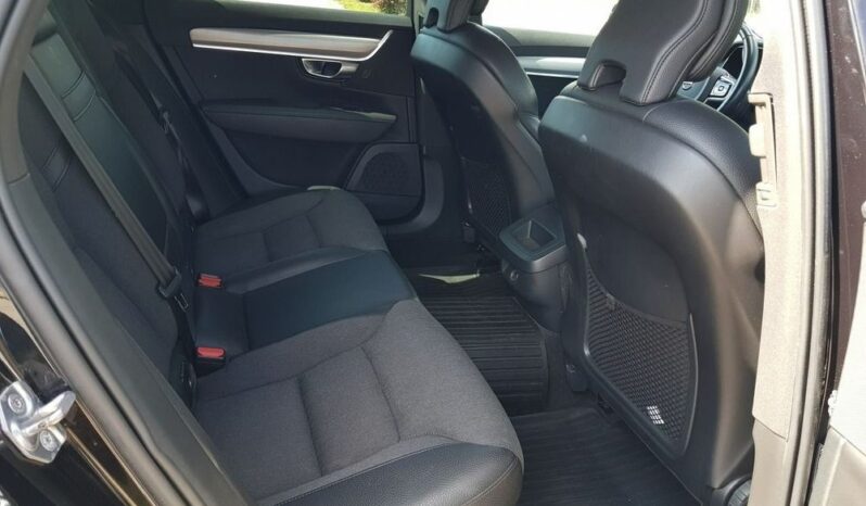 Volvo V90 D4 Momentum full