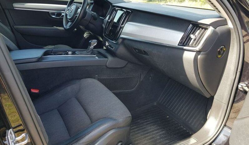 Volvo V90 D4 Momentum full