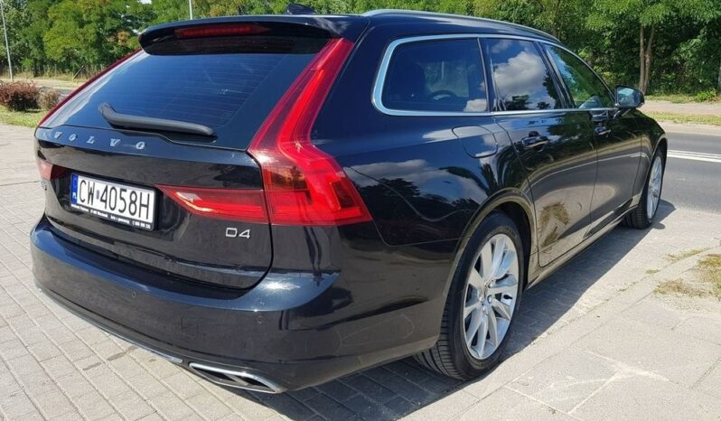 Volvo V90 D4 Momentum full
