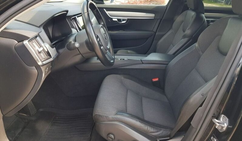 Volvo V90 D4 Momentum full