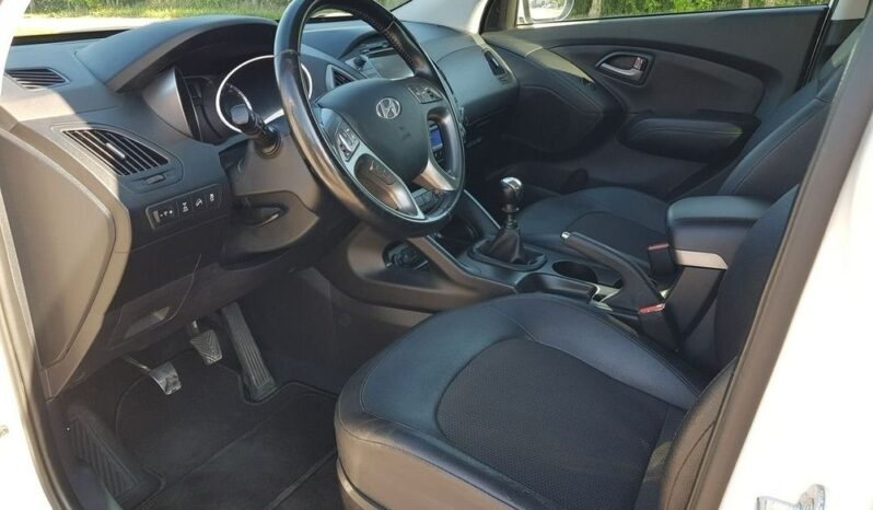 Hyundai ix35 2.0 CRDi 4WD Fifa World Cup Gold Edition full