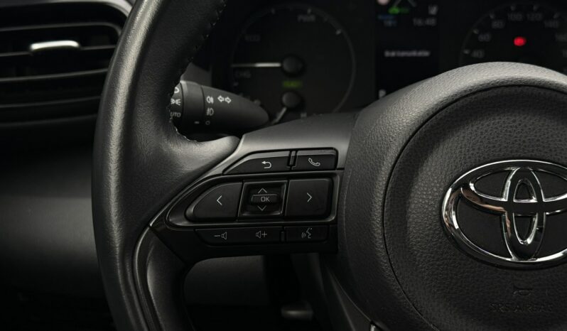 Toyota Yaris Salon Polska Poleasingowy Serwis ASO VAT 23% Bezwypadkowy I właściciel IV (2020-) full