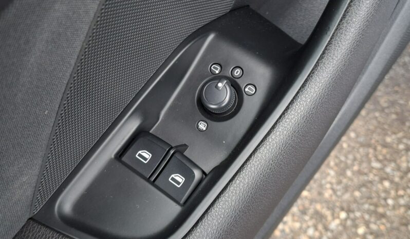Audi A3 3-drzwiowe Klimatronic 2-stref, Podgrz. fotele, Navi, PDC, Bi-Xenon, Hak 8V (2012-) full