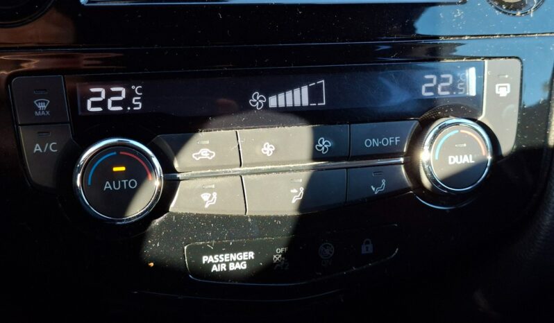 Nissan Qashqai Klimatronic 2-stref, Podgrz. fotele, PDC 2x, Navi, Kamera cofania II (2013-2021) full